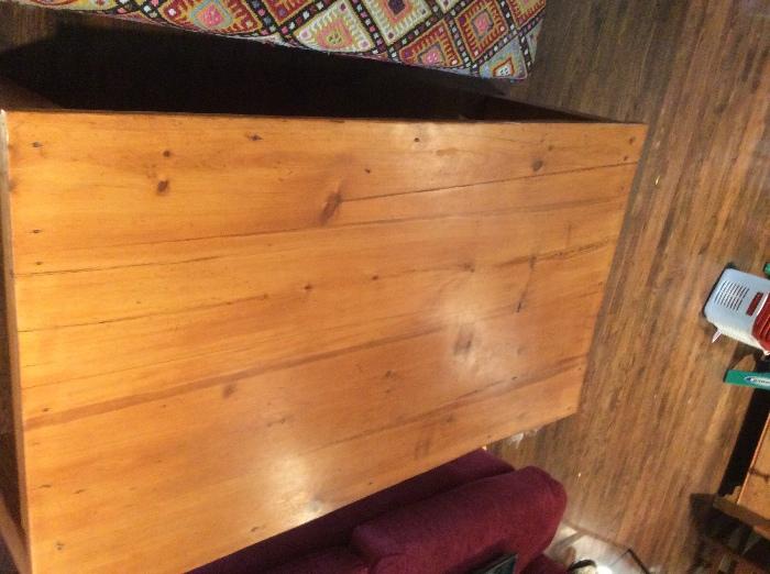 Pine rectangle coffee table. 