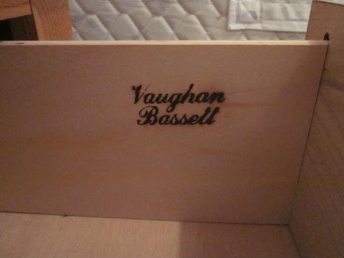 Vaughan Basset solid oak, 2-drawer nightstand