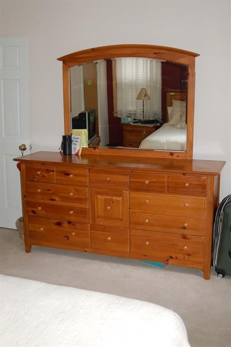 Mission style dresser (matching bedroom set)