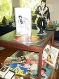 Elvis memorabilia, albums, & eight tack tapes