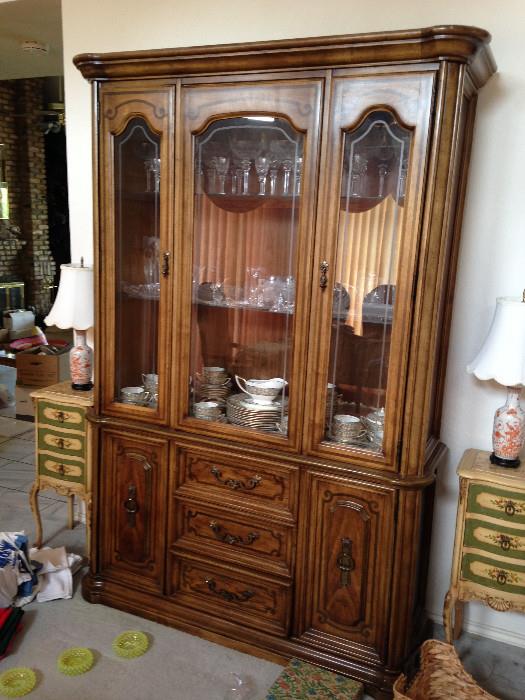 Stanley furniture Vintage China/display cabinet