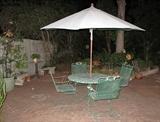 Metal Mesh Umbrella Table with 4 Arm Chairs
