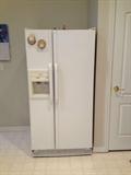 Whirlpool side by side refrigerator Pristine condition