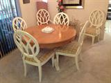 Beautiful Oak table, one leaf and 6 chairs