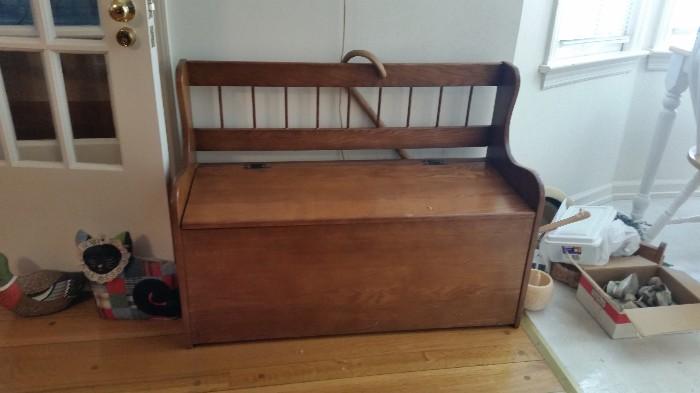 Nice blanket chest bench (1 of 2)