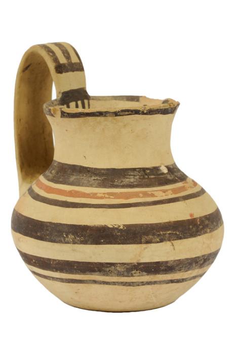 LOT 8: AN AMERICAN INDIAN POTTERY JUG