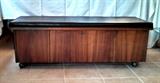 Lane bench/cedar chest on wheels