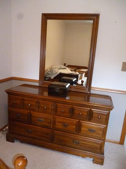 DRESSER WITH MIRROR WITH MATCHING TWIN BED