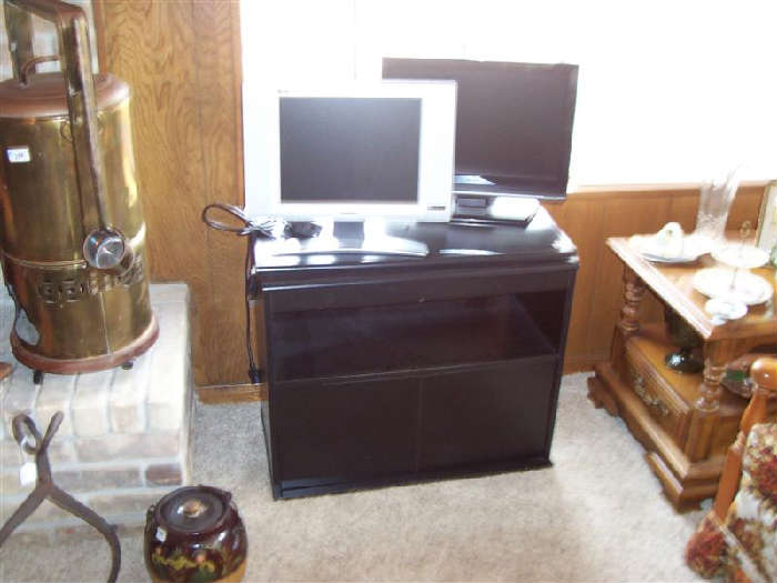 2 SMALLER SIZED FLAT SCREENS