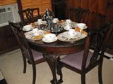 ANTIQUE ENGLISH OAK CHIPPENDALE DINING TABLE with 2 LEAVES and 4 CHAIRS