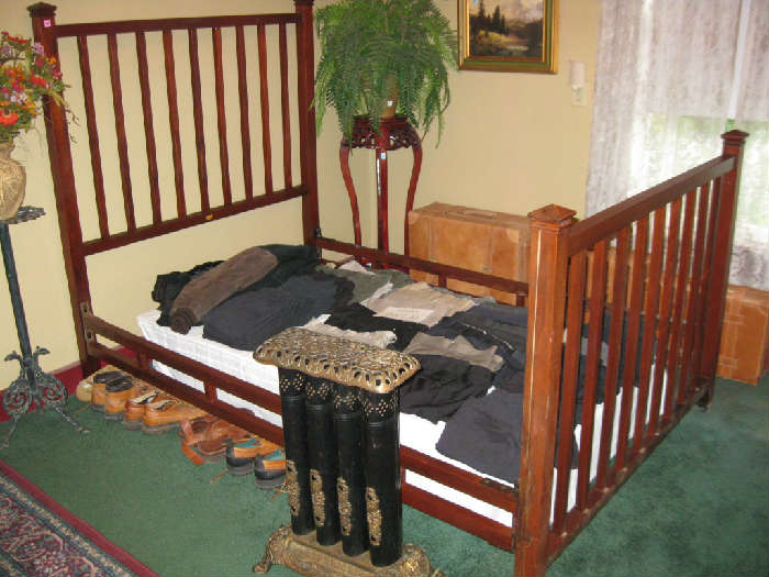 ANTIQUE OAK MISSION STYLE BED (FULL SIZE)