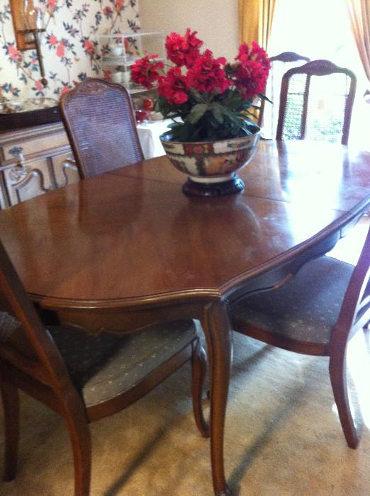                            Dining table/6 chairs