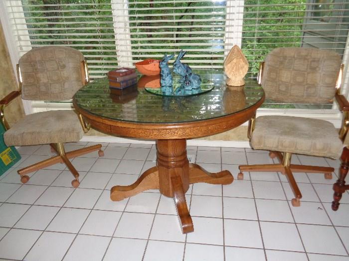 oak round table, chairs on rollers