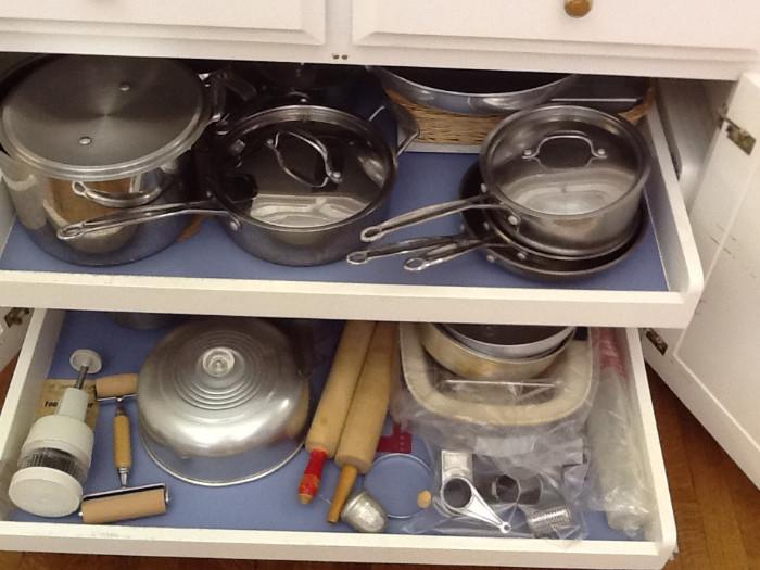 Kitchen cookware & utensils