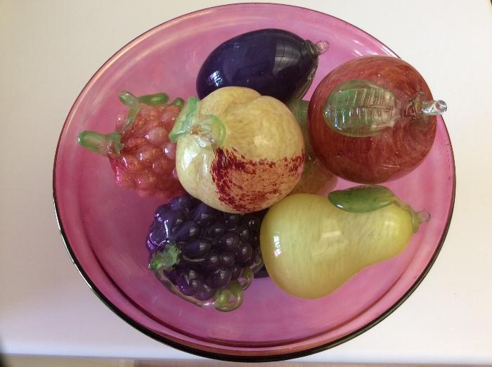 Beautiful Cristallerie Italiane bowl w/ 7 custom pieces of fruit
