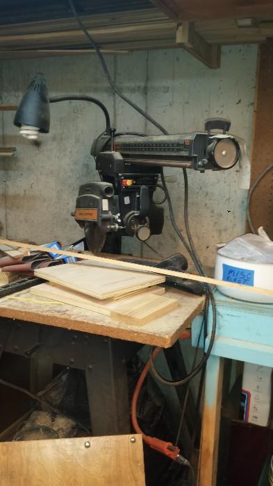Radial arm saw with stand