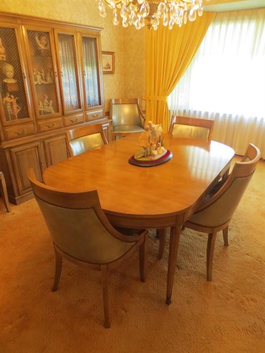 Dining table, 4 side, 2 arm silver leather chairs, w/extensions