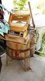 antique waa\sh tub and ringer