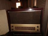 vintage recordplayer and radio. works buts needs some tlc