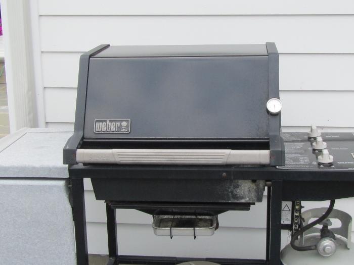 Weber Gas Grill (Large) with Propane Tank filled 