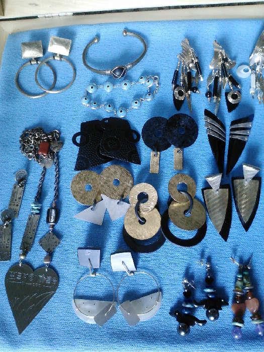 Elegant artisan earrings; Deseart Heart necklace and earrings