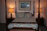 4 POSTER QUEEN BED