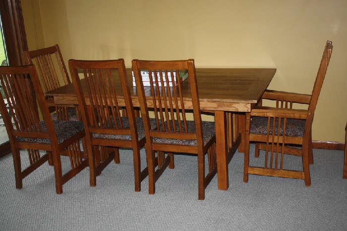 PRARIE STYLE TABLE AND 2 LEAVES