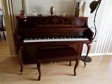 Samick Upright Piano with bench, excellent Condtion
