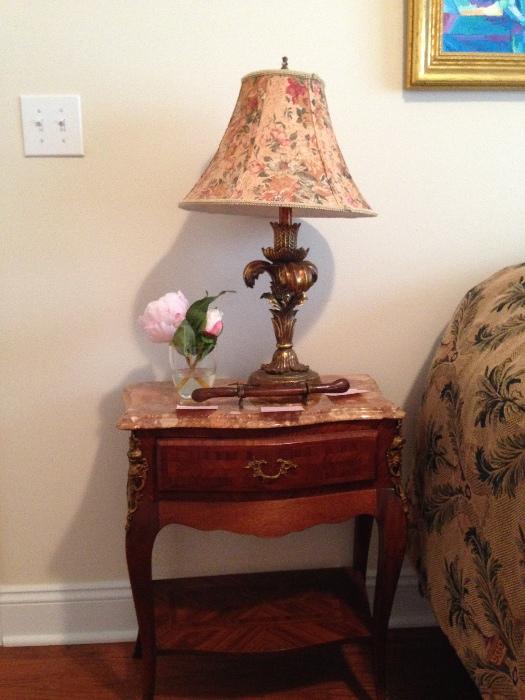 Set of 2 vintage end tables, 1 vintage lamp