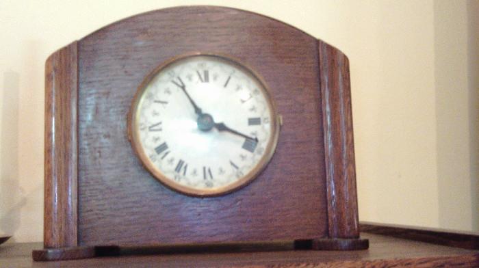 Nice old clock --- simple but great!