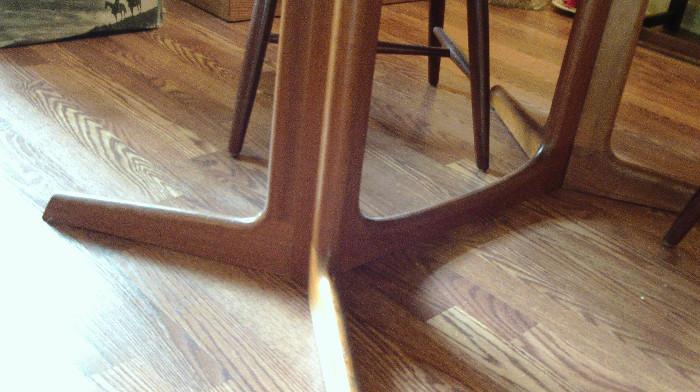 Close-up of the excellent example of Mid Century Modern table legs!