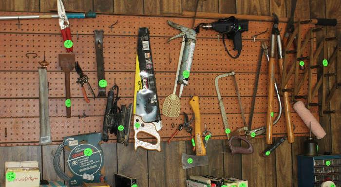 Some of the tools that are in the garage.
