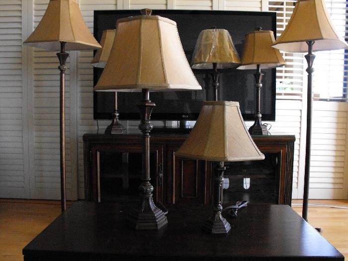 Set of 7 matching lamps. 2 floor and 5 table lamps.