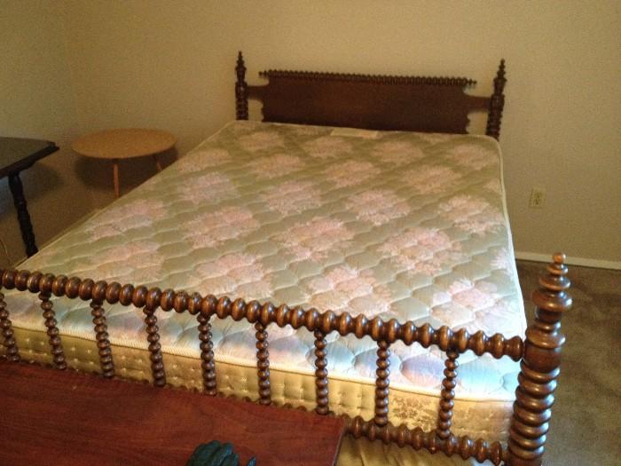 Vintage spindle bed