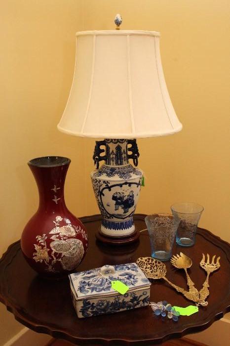 Oriental double ear urn lamp, Lacquered vase with MOP inlays