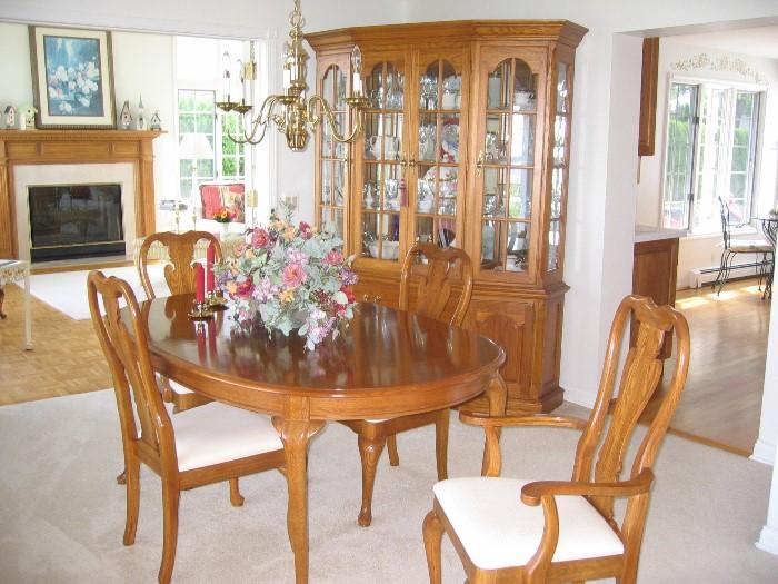 Queen Ann style table, chairs with leaves and pads