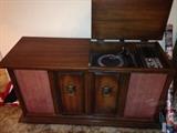VINTAGE TURN TABLE CONSOLE STILL FUNCTION