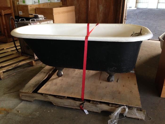 cast iron claw foot tub