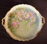 286 - Round decorative plate with gold trim and pink flowers, 10.5IND