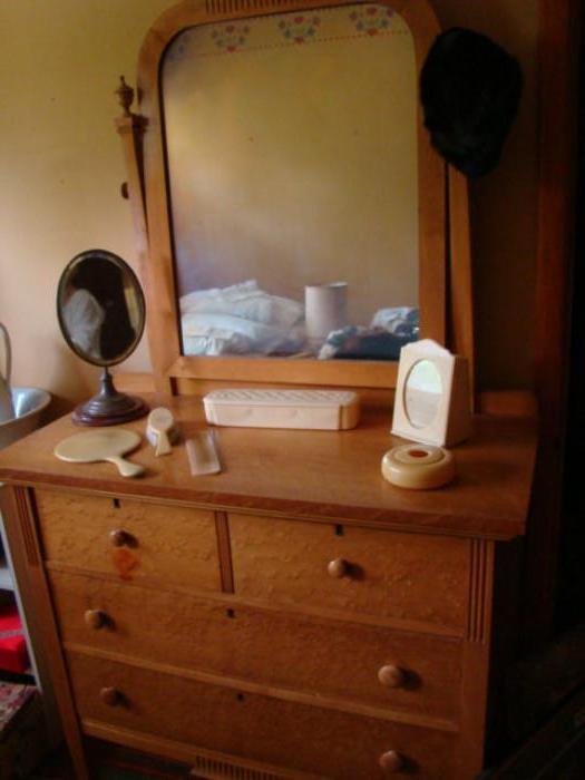 BIRDS EYE MAPLE BEDROOM SET