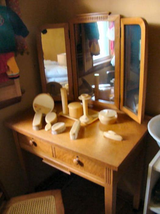 BIRDS EYE MAPLE BEDROOM SET