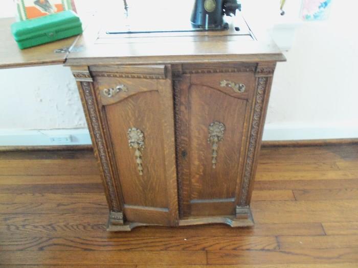 Singer Sewing Machine with Oak Cabinet