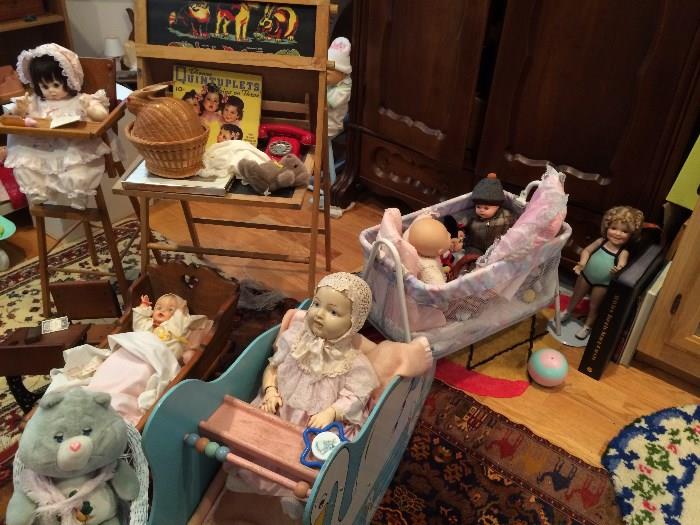 Over 2 dozen Shirley Temple dolls