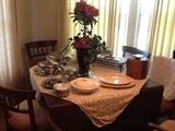 Drexel drop-leaf dining table with 3 leafs and 6 chairs