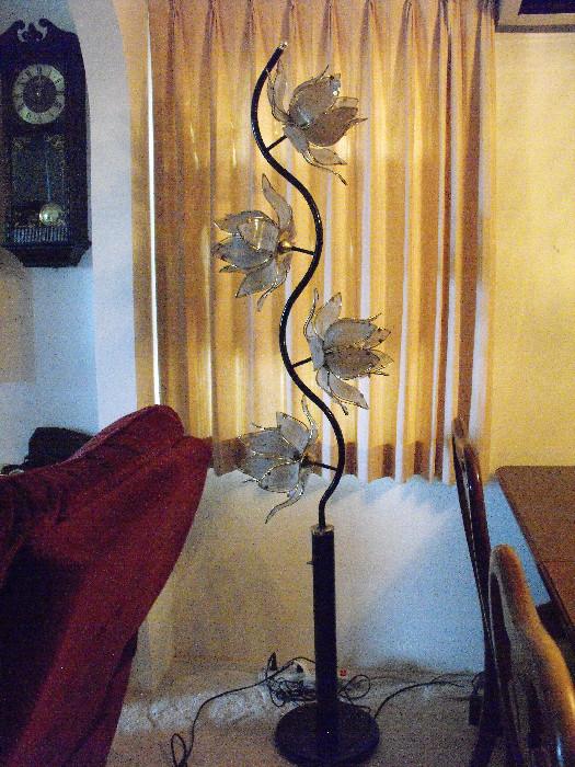 Beautiful Floor Lamp w/ Glass Flower lamps