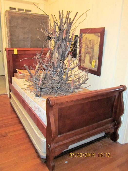 single sleigh trundle bed and rustic wood chandelier