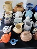 Teapots/pitchers
