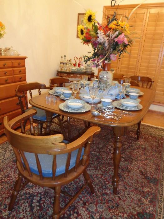 dining table w/6 chairs, leaves & pads