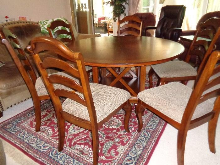 almost new dining table w/6 chairs