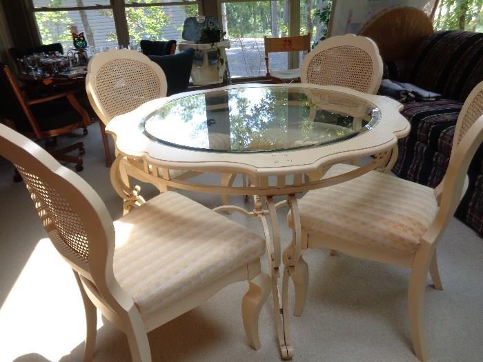 round metal/wood dining table w/4 chairs